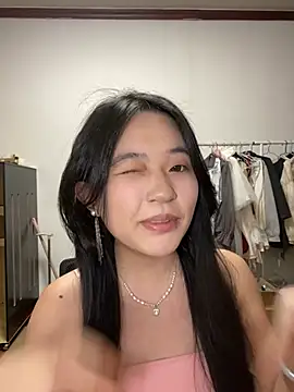 Snapshot of summer-a chatting on 05.27.26 summer-a online show from 05.27.26