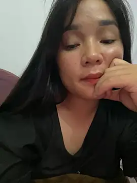 Snapshot of Luna-mi chatting on 05.27.26 Luna-mi online show from 05.27.26
