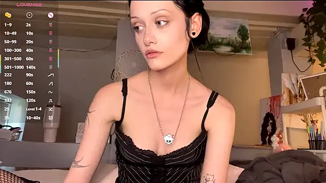Snapshot of DreamaWeavers chatting on 06.25.26 DreamaWeavers online show from 06.25.26
