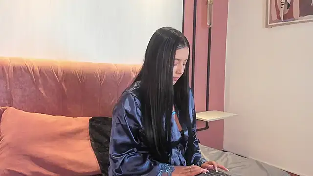Snapshot of SkyCollins chatting on 05.27.26 SkyCollins online show from 05.27.26