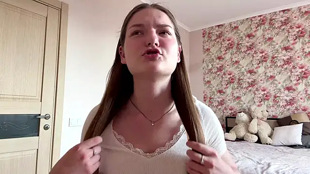 Snapshot of lizzzanatooo chatting on 06.15.26 lizzzanatooo online show from 06.15.26