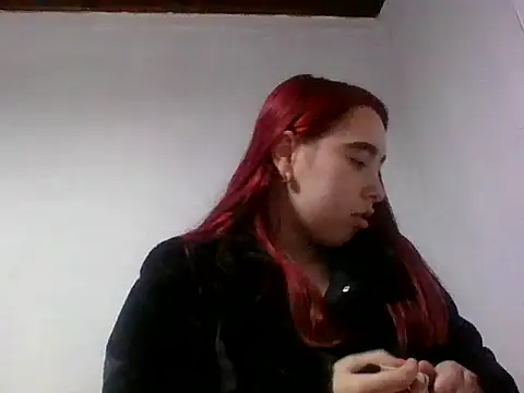 Snapshot of Annisofi000 chatting on 06.01.26 Annisofi000 online show from 06.01.26