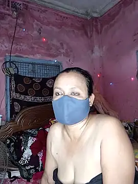 Snapshot of MoonLusty chatting on 06.17.26 MoonLusty online show from 06.17.26