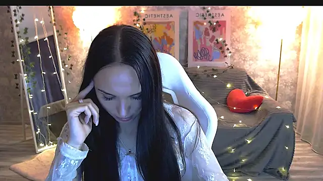 Snapshot of NicoleMerz chatting on 06.13.26 NicoleMerz online show from 06.13.26