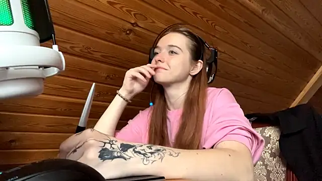 Snapshot of MariaLake chatting on 06.06.26 MariaLake online show from 06.06.26