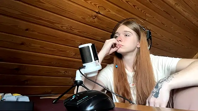 Snapshot of MariaLake chatting on 06.13.26 MariaLake online show from 06.13.26