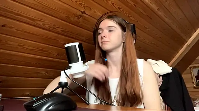 Snapshot of MariaLake chatting on 06.17.26 MariaLake online show from 06.17.26