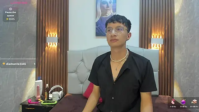 Snapshot of Julian_Foxxx chatting on 05.27.26 Julian Foxxx online show from 05.27.26