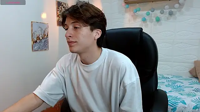 Snapshot of Marcoviolet chatting on 06.18.26 Marcoviolet online show from 06.18.26