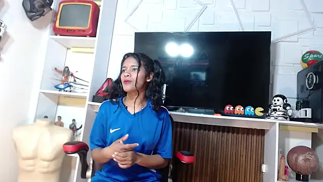 Snapshot of _QueenMarilyn chatting on 06.19.26 QueenMarilyn online show from 06.19.26
