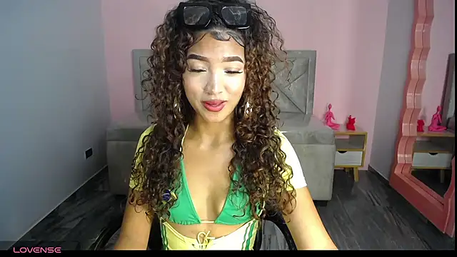 Snapshot of CamilaVixen_ch chatting on 06.24.26 CamilaVixen ch online show from 06.24.26