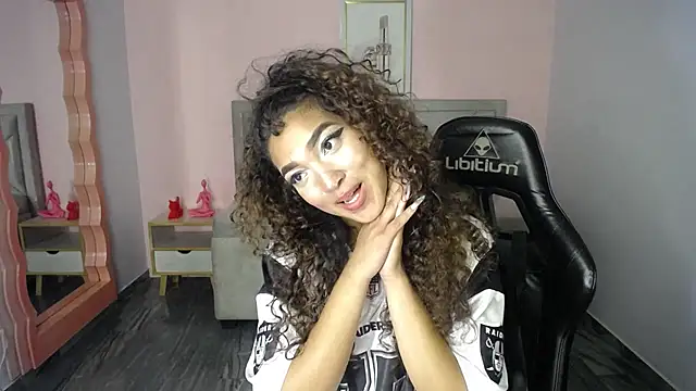 Snapshot of CamilaVixen_ch chatting on 07.01.26 CamilaVixen ch online show from 07.01.26