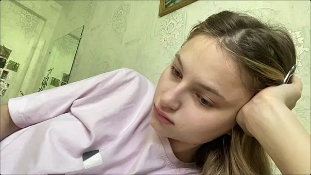 Snapshot of HeIen_cute chatting on 07.09.26 HeIen cute online show from 07.09.26