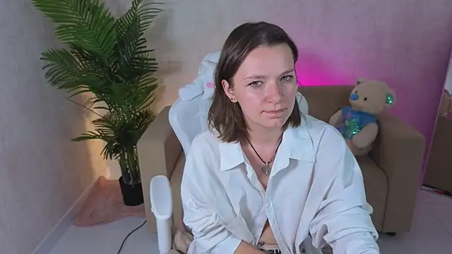 Snapshot of kira_hatti chatting on 06.27.26 kira hatti online show from 06.27.26