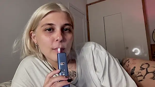 Snapshot of Ella_Bloom chatting on 07.14.26 Ella Bloom online show from 07.14.26