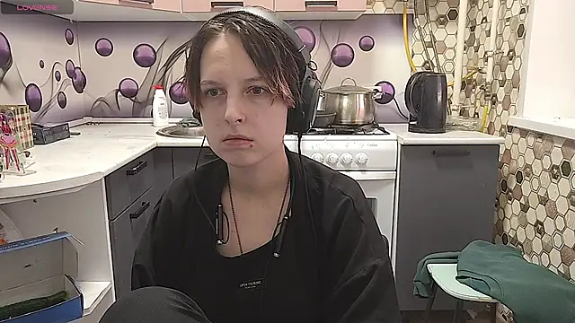 Snapshot of Saranade chatting on 06.26.26 Saranade online show from 06.26.26
