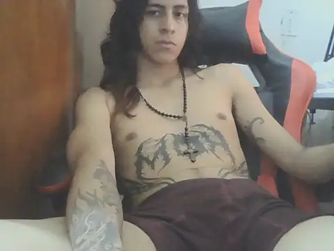 Snapshot of bloodyvampire06 chatting on 05.29.26 bloodyvampire06 online show from 05.29.26