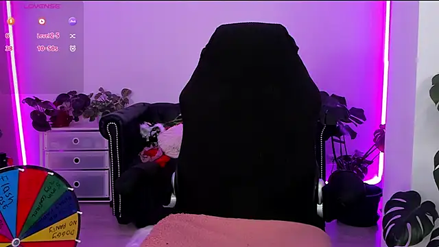 LindaWhite  online show from 01.24.25