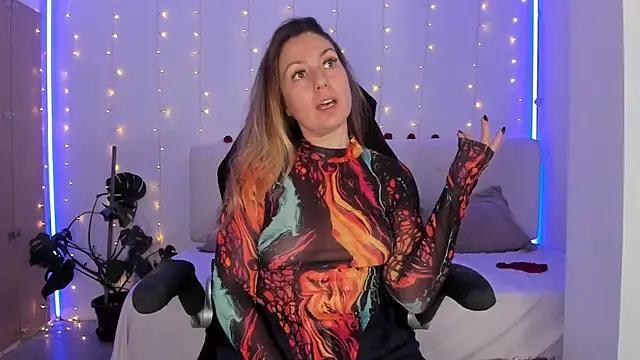 LindaWhite  online show from 12.02.25