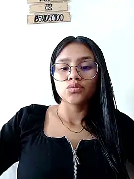 Snapshot of Sofielovee-01 chatting on 06.04.26 Sofielovee-01 online show from 06.04.26