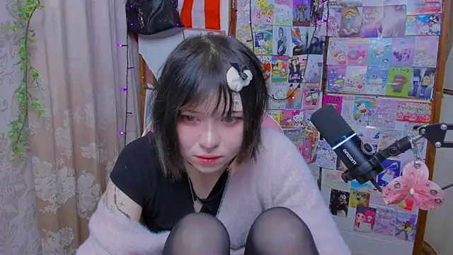 Snapshot of honeycelestia chatting on 06.02.26 honeycelestia online show from 06.02.26