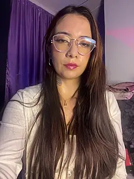 Snapshot of arilynn_ chatting on 07.17.26 arilynn online show from 07.17.26