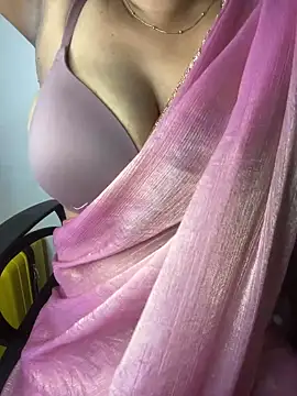Snapshot of sexyveena chatting on 06.07.26 sexyveena online show from 06.07.26