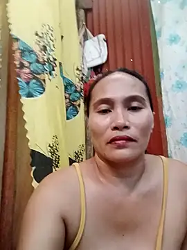 Snapshot of Queenslay chatting on 06.25.26 Queenslay online show from 06.25.26