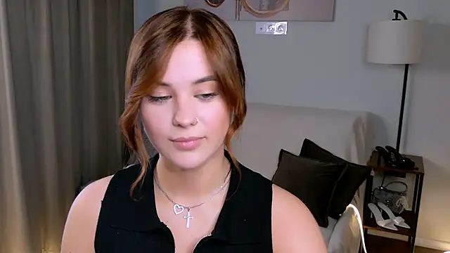 Snapshot of MurielGray chatting on 06.13.26 MurielGray online show from 06.13.26