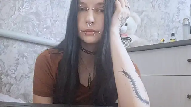 Snapshot of KrissyHiott chatting on 06.21.26 KrissyHiott online show from 06.21.26