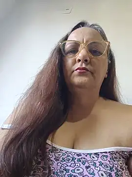 Snapshot of Your_Momy69 chatting on 05.31.26 Your Momy69 online show from 05.31.26