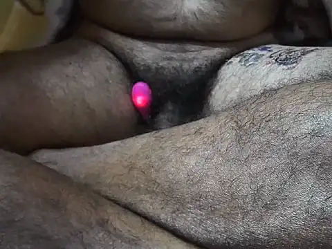 Snapshot of indiboy009 chatting on 12.25.24 indiboy009 online show from 12.25.24