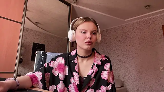 Vivienneyourdream online show from 06.03.26