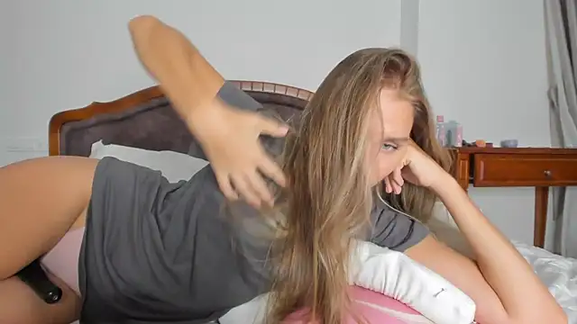 SofiClimbing online show from 10.13.25