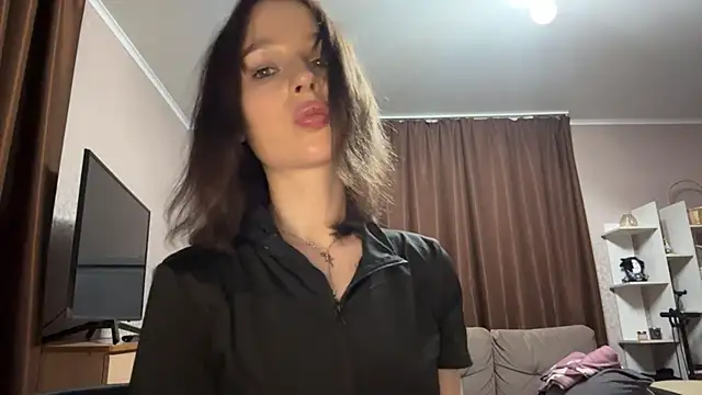 Snapshot of mivique chatting on 06.14.26 mivique online show from 06.14.26