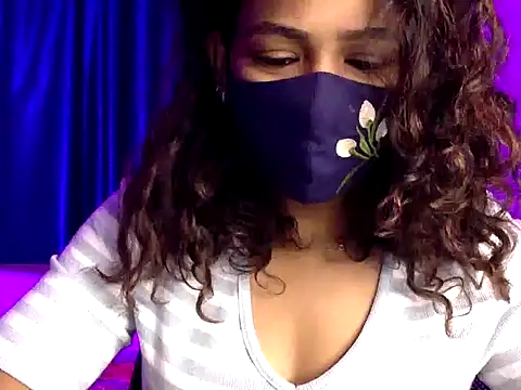 Snapshot of Nisha-moon chatting on 06.22.26 Nisha-moon online show from 06.22.26