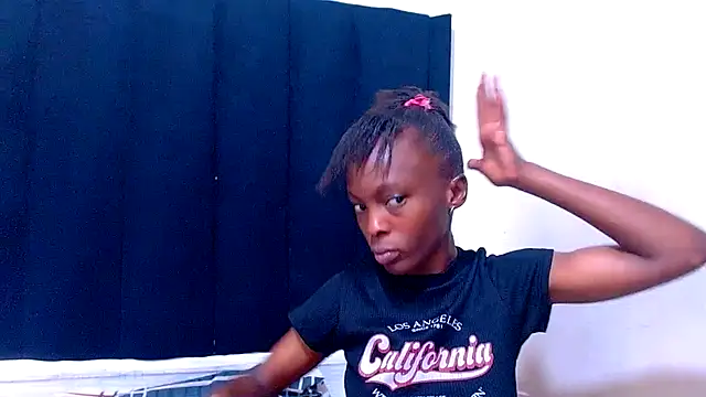 Snapshot of Mitchydoll chatting on 06.12.26 Mitchydoll online show from 06.12.26