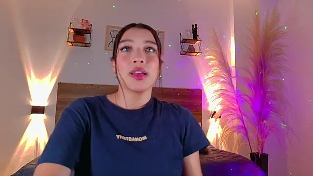Snapshot of _Emmakiss_ chatting on 06.18.26 Emmakiss online show from 06.18.26