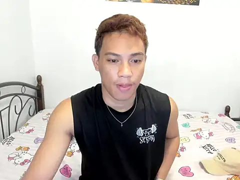 Snapshot of urfucker_vinz chatting on 06.19.26 urfucker vinz online show from 06.19.26