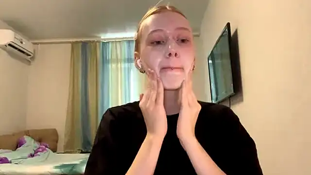 Snapshot of BossedFrog chatting on 07.18.26 BossedFrog online show from 07.18.26