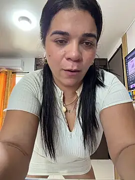 Snapshot of Siri_Luxx chatting on 07.17.26 Siri Luxx online show from 07.17.26