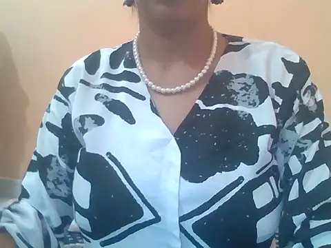 Snapshot of Anna_gougeous chatting on 06.25.26 Anna gougeous online show from 06.25.26