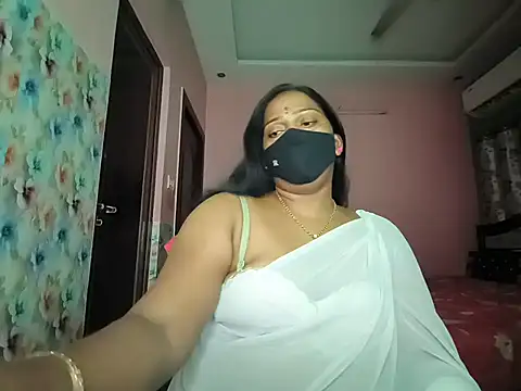 Snapshot of Meenakshy chatting on 07.14.26 Meenakshy online show from 07.14.26