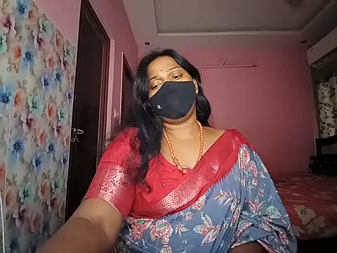 Snapshot of Meenakshy chatting on 07.31.26 Meenakshy online show from 07.31.26