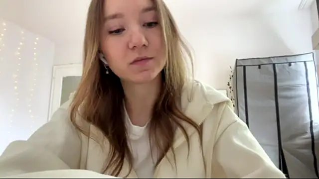 Snapshot of smalllisa chatting on 06.04.26 smalllisa online show from 06.04.26