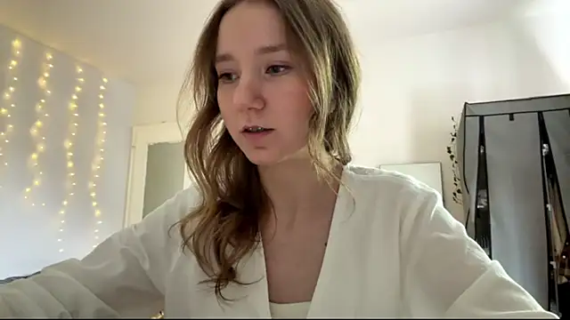 Snapshot of smalllisa chatting on 06.13.26 smalllisa online show from 06.13.26
