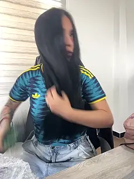 Snapshot of Sara_fernandez- chatting on 06.17.26 Sara fernandez- online show from 06.17.26