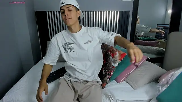 Snapshot of Axel_Mendozaa chatting on 07.03.26 Axel Mendozaa online show from 07.03.26