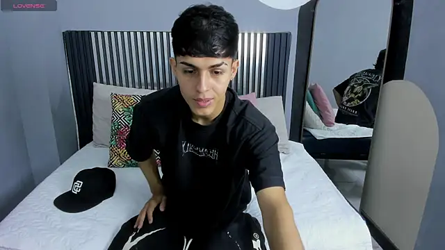 Snapshot of Axel_Mendozaa chatting on 07.04.26 Axel Mendozaa online show from 07.04.26