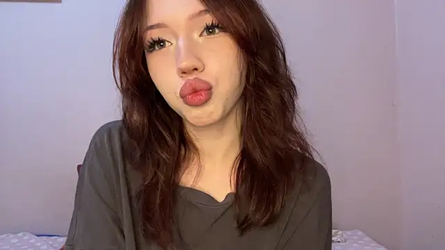 Snapshot of moonlure chatting on 07.19.26 moonlure online show from 07.19.26